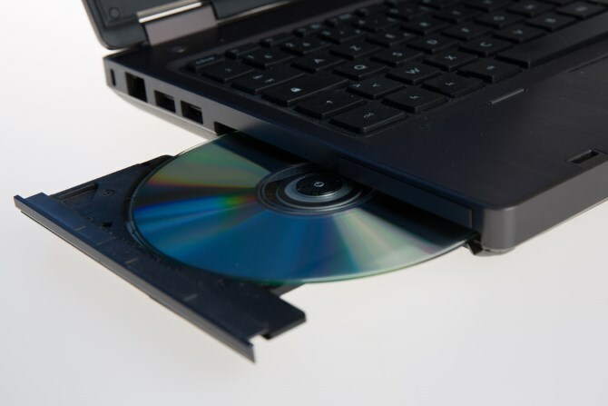 Как да играете игри без CD с помощта на без CD кракове muo gaming nocdcracks dvddrive