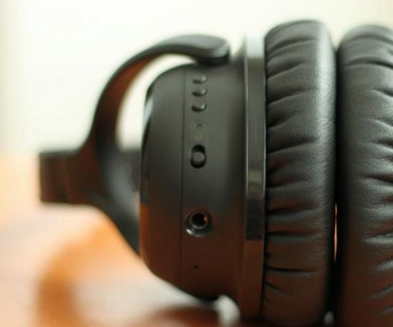 Могат ли безжичните слушалки Audeara A-01 да помогнат при загуба на слух в напреднала възраст? (Преглед и раздаване) лява слушалка за слушалки audeara a01 слушалки 600x500