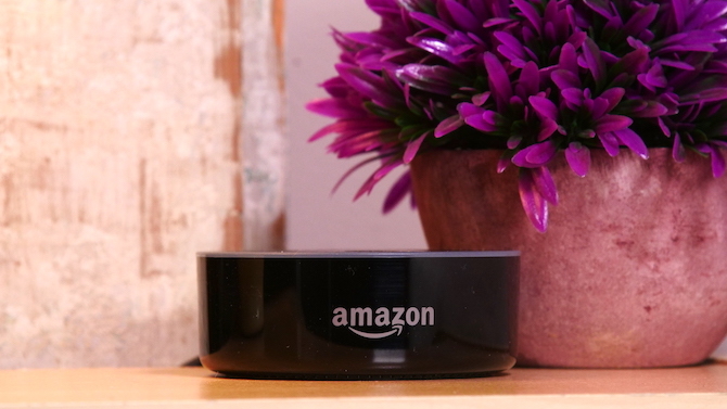 Amazon Echo до саксия за цветя