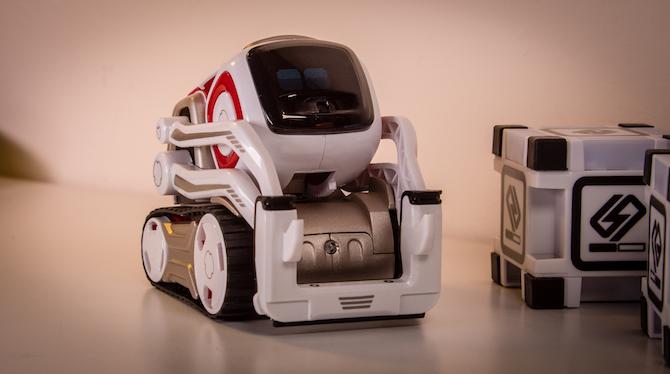 Този играчен робот има собствен живот: Anki Cozmo Review Cozmo 6