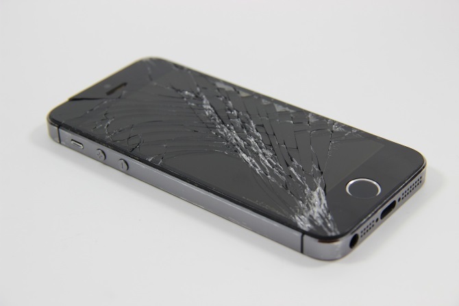 Счупен екран на iPhone