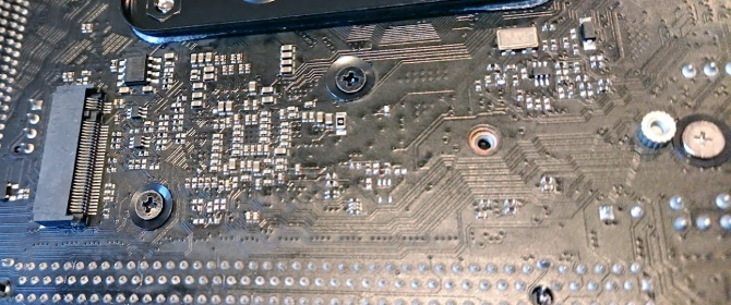 M.2 SSD гнездо на дънна платка за десктоп