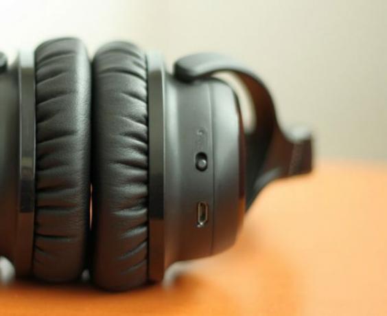 Могат ли безжичните слушалки Audeara A-01 да помогнат при загуба на слух в напреднала възраст? (Преглед и раздаване) превключвател за шумопотискане дясно ухо за слушалка aea 614x500