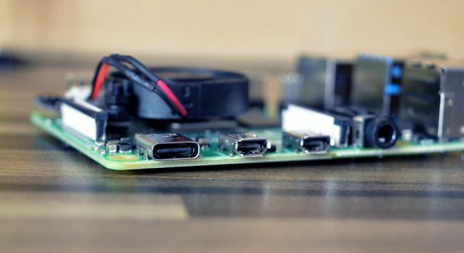 Raspberry Pi 8GB с подгъва на вентилатора