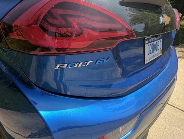 Chevy Bolt EV Hands-On: Очевидно електрическите автомобили не изсмукват болтове EV3