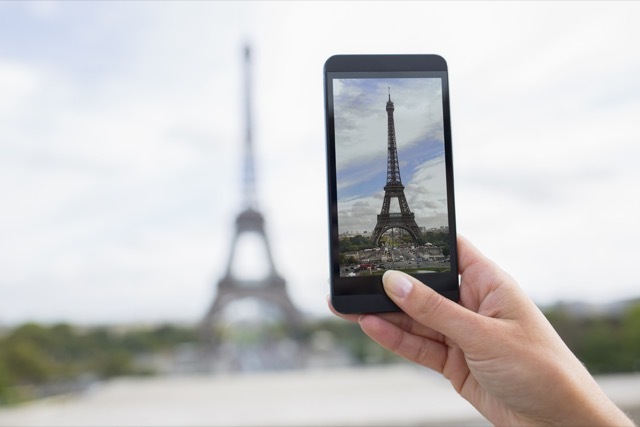 Снимка на Айфеловата кула, направена със смартфон