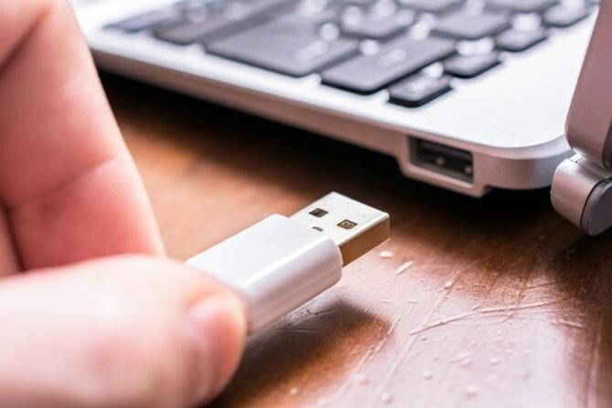 Man Изключване на USB устройство от компютъра